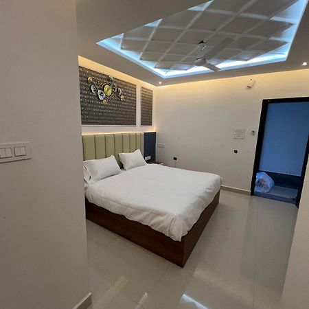 Snr Venus Hotels Tirupati Ngoại thất bức ảnh